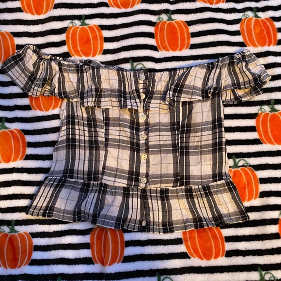 American Eagle Outfitters Tops - NWOT!! Medium American Eagle Off the Shoulder Top!